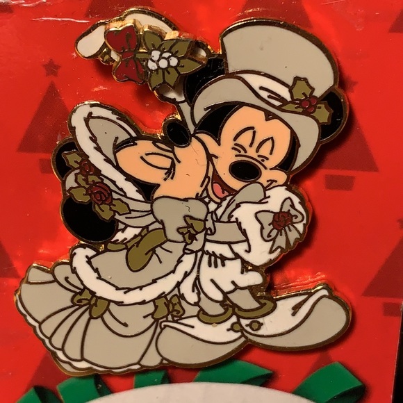 Walt Disney Mickey & Minnie Mouse kiss mistletoe